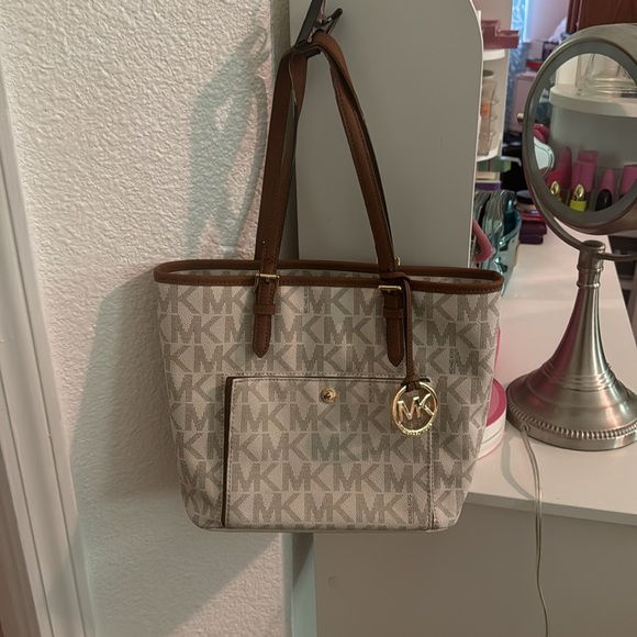 Michael Kors Handbag - Picture 4 of 9